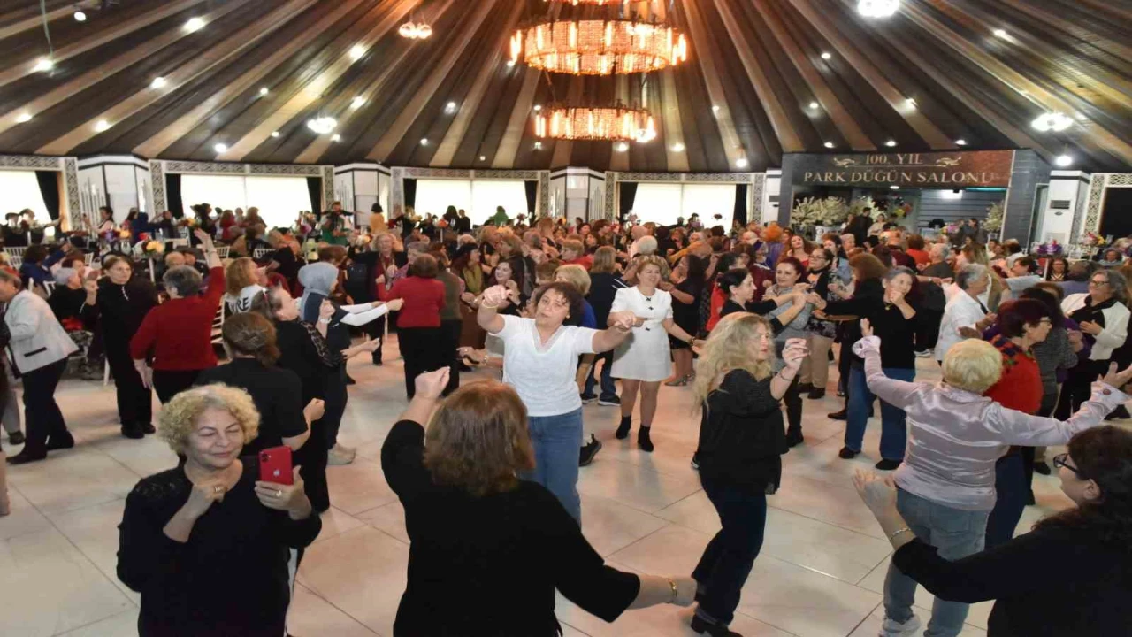 Kepezden Tazelenme Üniversitesi öğrencilerine kadınlar matinesi