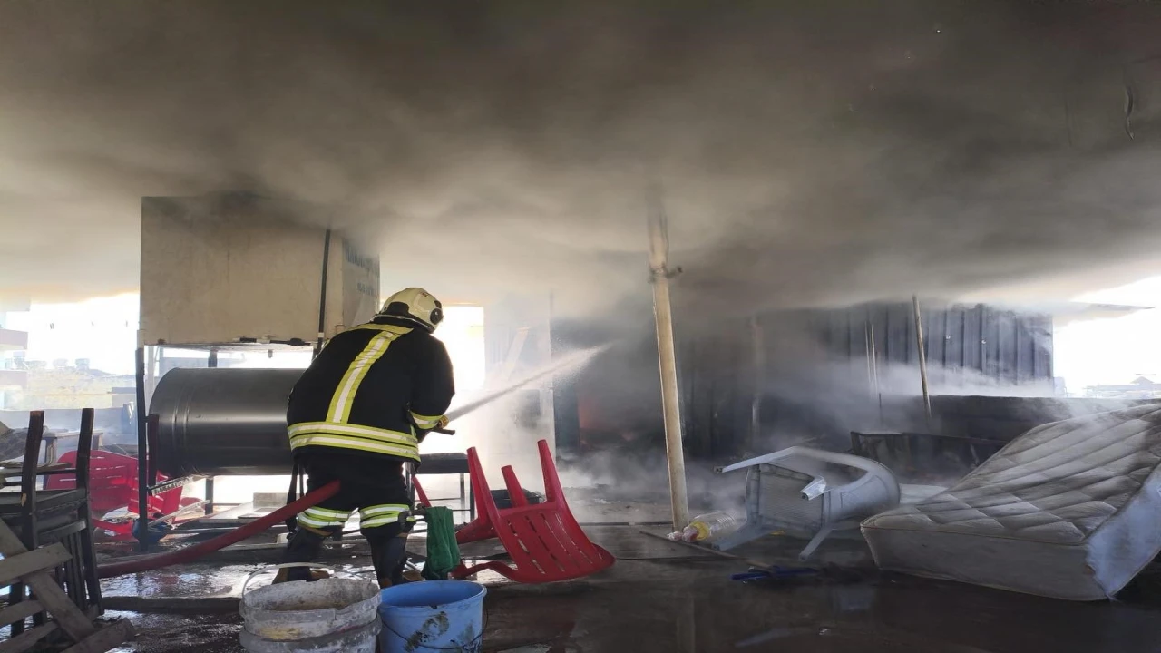 Kırıkhanda evin çatı katı alevlere teslim oldu