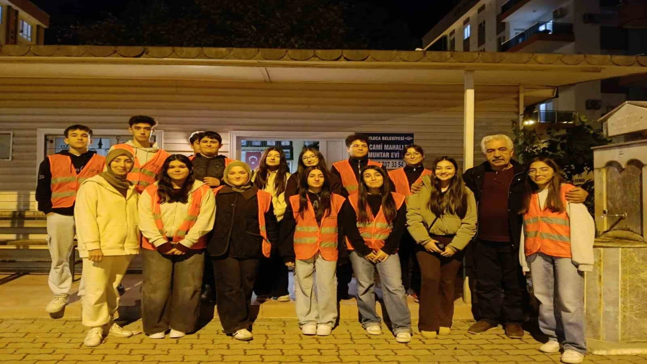 Kumlucada lise öğrencileri 10 yıldır yardımlaşma duygusunu canlı tutuyor