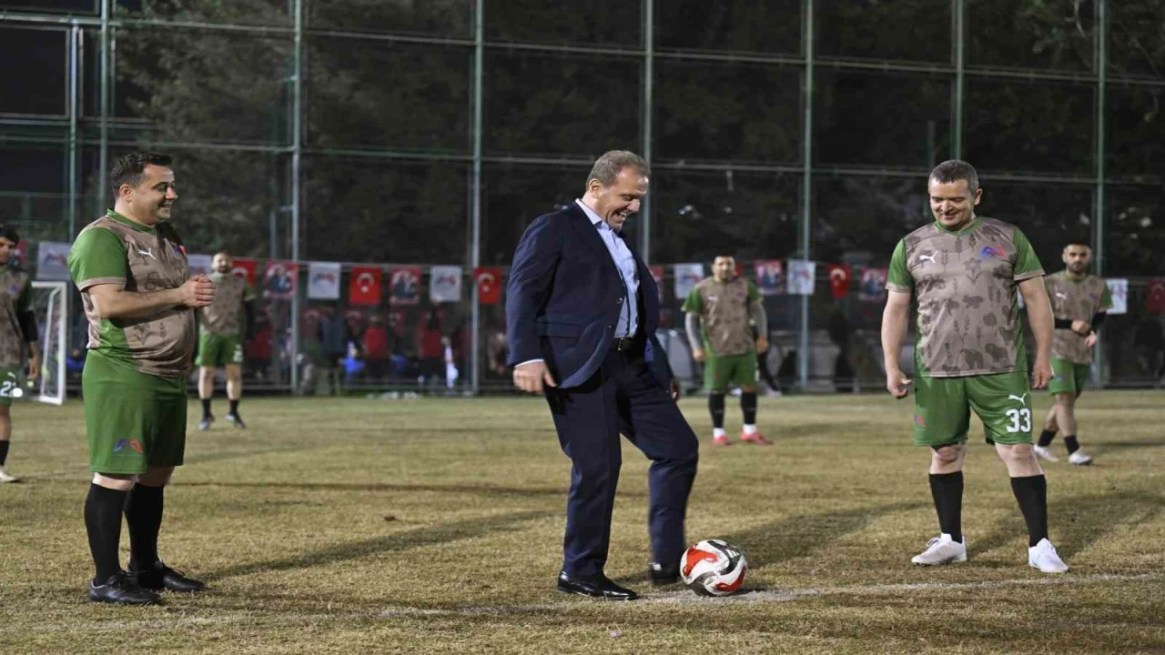 Mersin Büyükşehir Belediyesinin birimler arası futbol turnuvasına start verildi