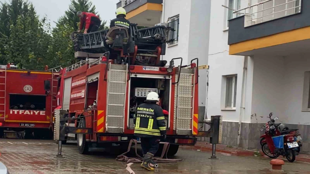 Mersinde iki ayrı ev yangını