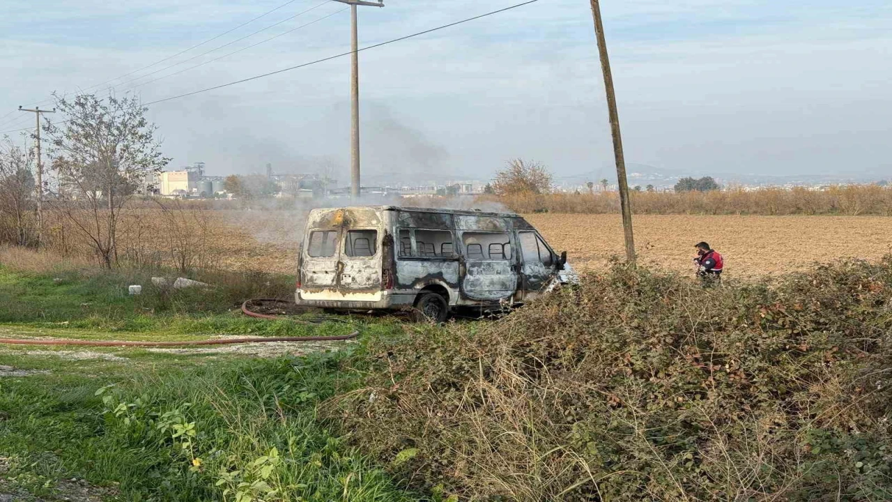 Mersinde minibüs yangını