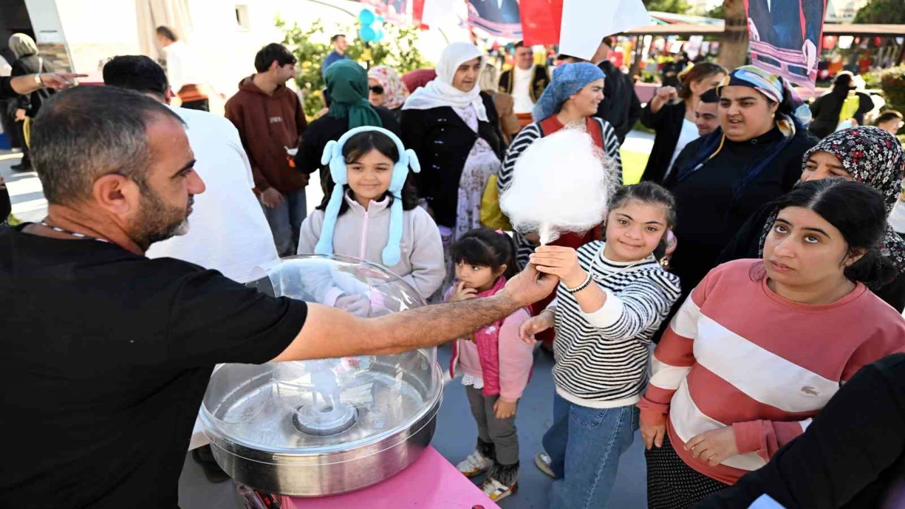 Mersinde özel gereksinimli bireyler renkli atölyelerde buluştu