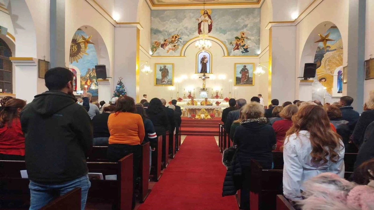 Mersinde Rum Ortodoks Kilisesinde Noel ayini düzenlendi