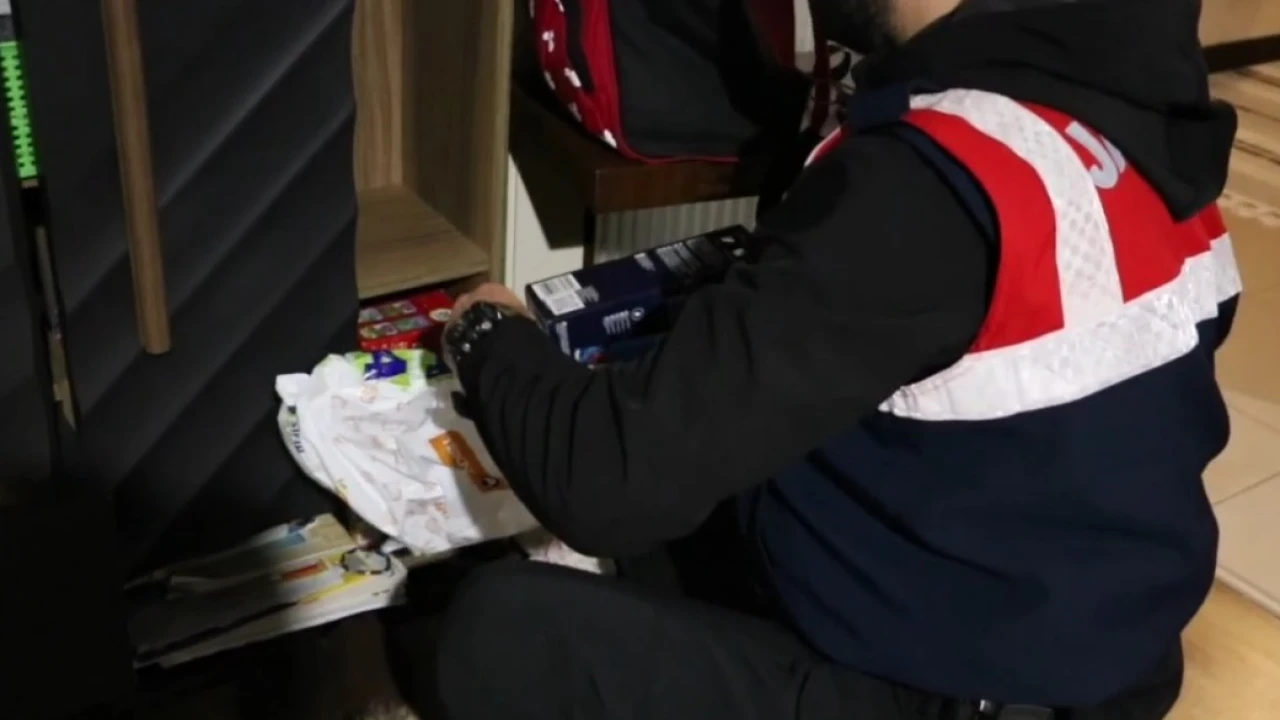 Mersinde sosyal medya dolandırıcılarına jandarma operasyonu