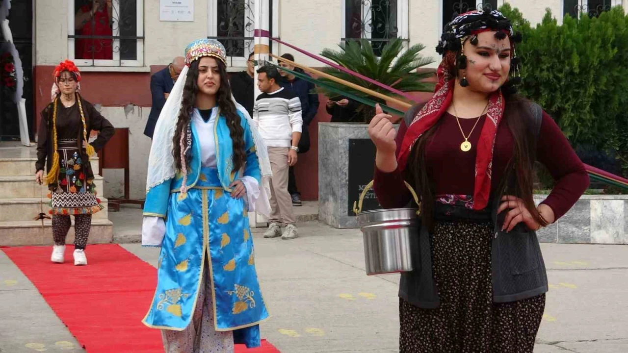 Mersinde Yörük Göçer Kültür Kalır şöleni