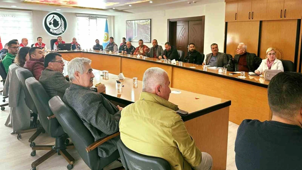 Mersinde zeytinyağı ve sofralık zeytin üretimi bilgilendirme toplantısı