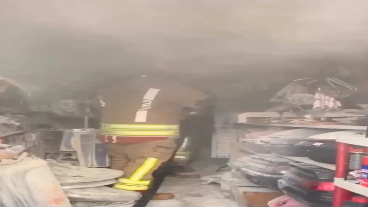 Motosiklet tamirhanesinde çıkan yangın söndürüldü