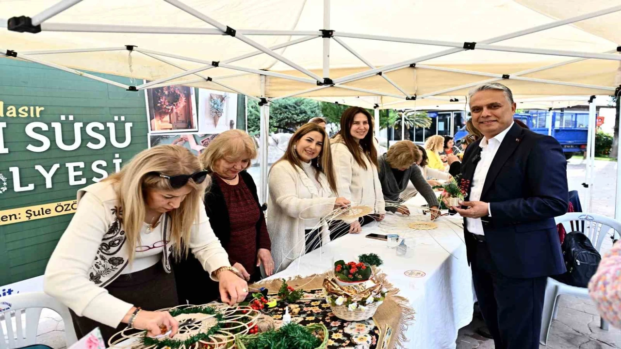 Muratpaşa Belediyesinden kadınlara kapı süsü atölyesi