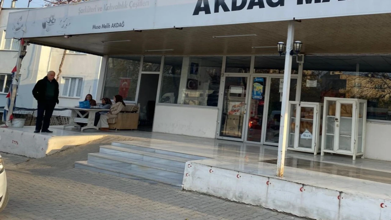 Osmaniyede çaldıkları minibüsle 2 market soydular