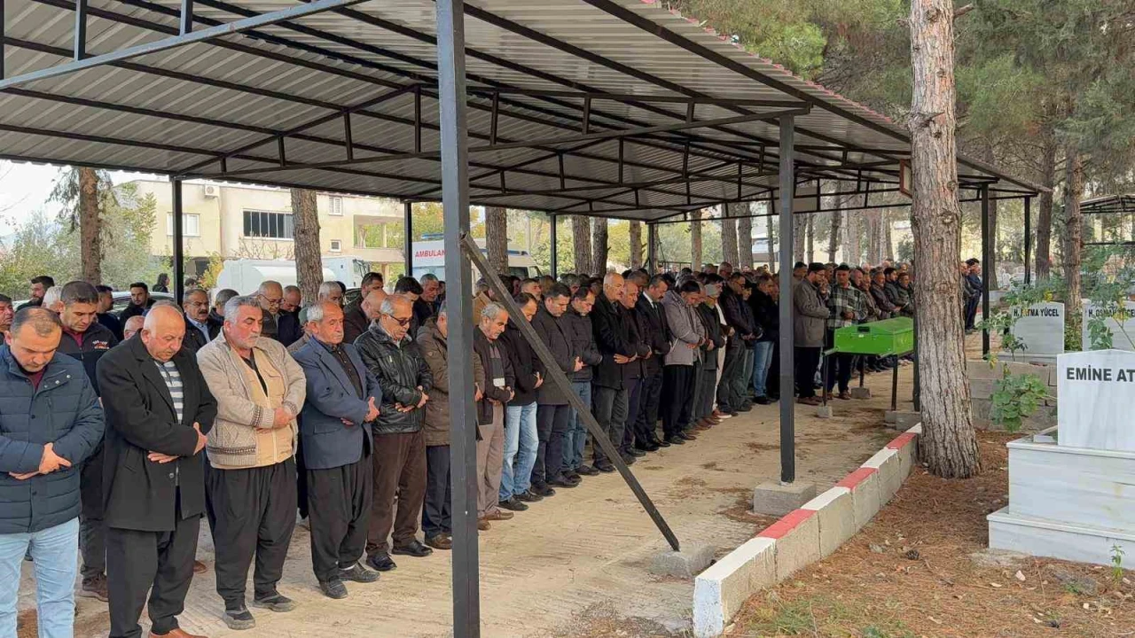 Osmaniyede feci kazada ölen 3 kişi son yolculuğuna uğurlandı