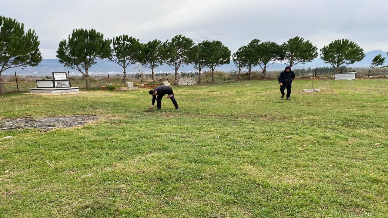 Osmaniyede gençlerden örnek davranış: Bayrak yenilendi, çeşmeler onarıldı