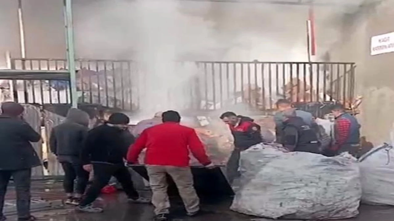 Osmaniyede geri dönüşüm tesisinde yangın korkuttu