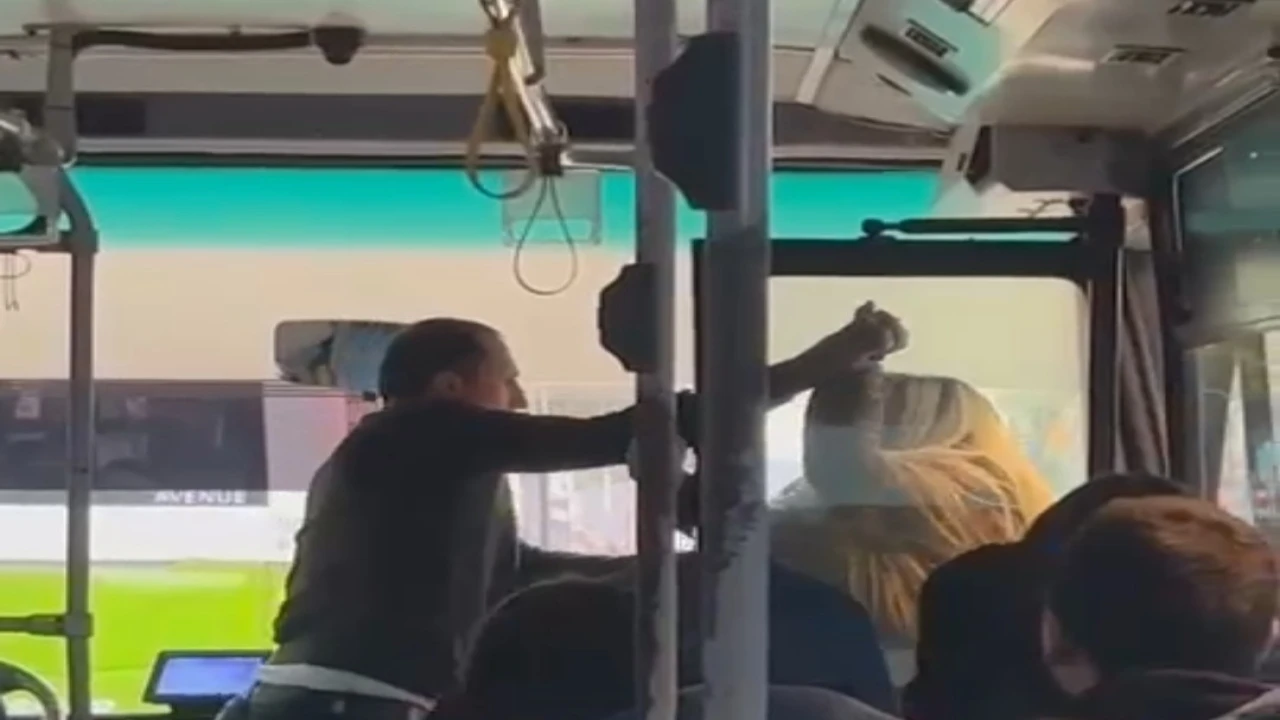 Otobüste kavga: Şoför ve kadın yolcu birbirlerine saldırdı