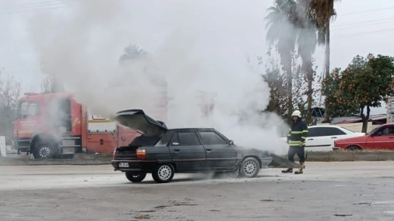 Park halindeki otomobilde yangın çıktı