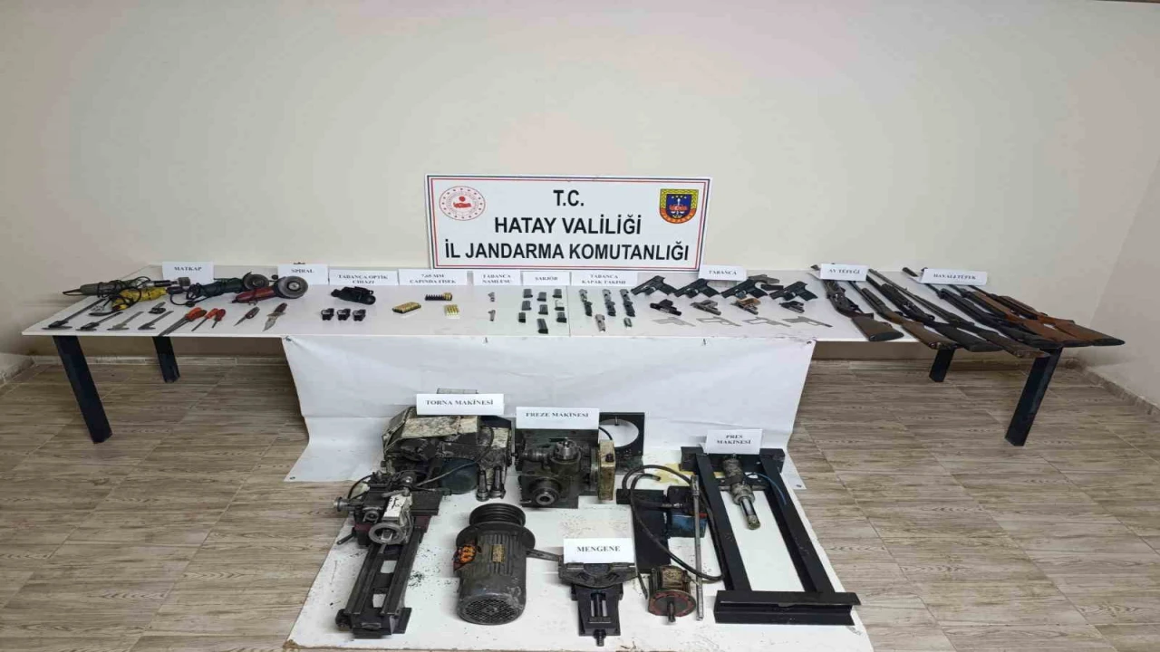 Payasta evini silah yapım atölyesine çeviren şahsa suçüstü