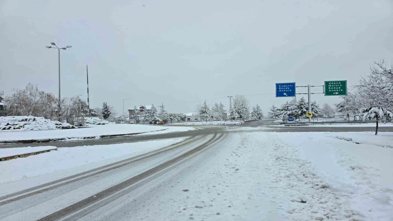 Pozantıda kar yağışı etkili oldu