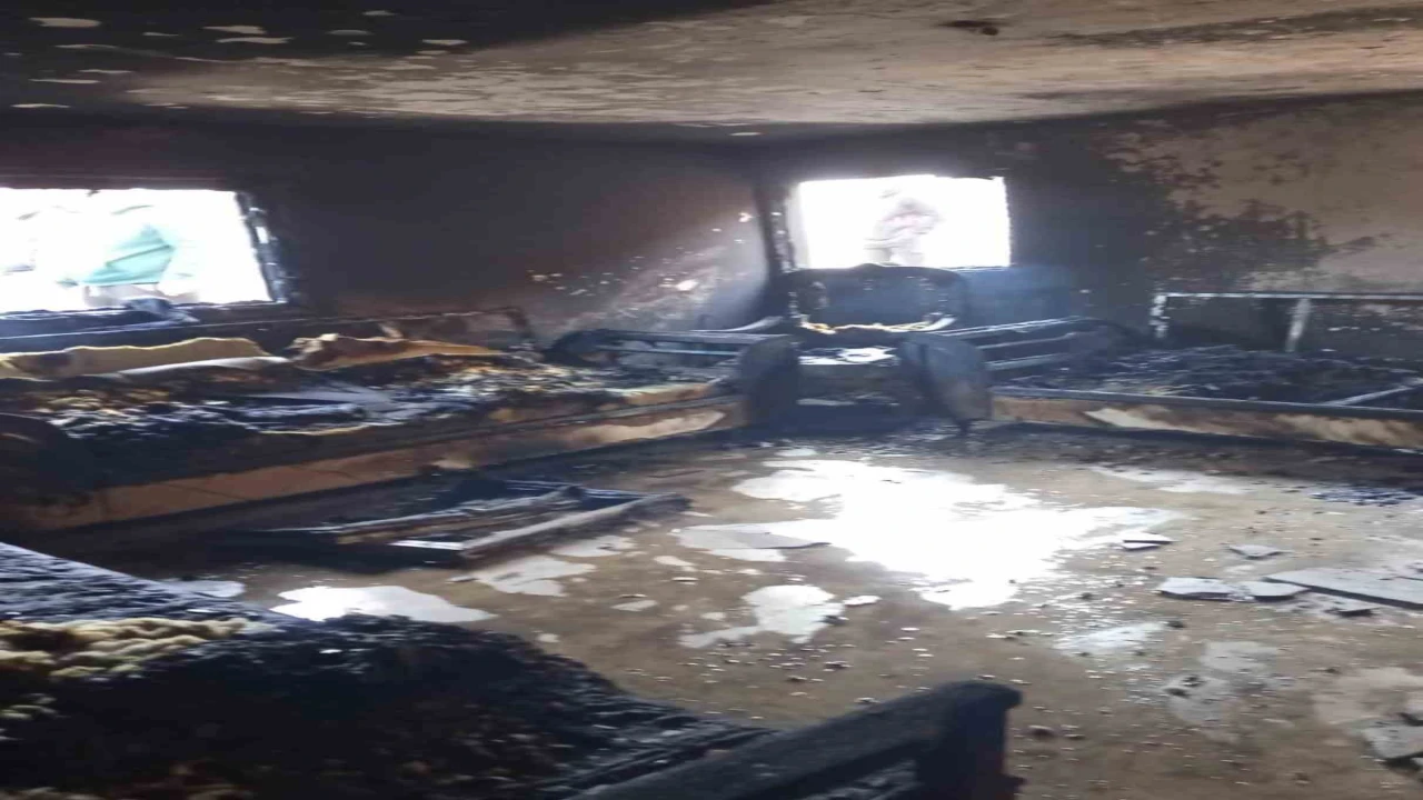 Reyhanlıda yanan ev kullanılmaz hale geldi