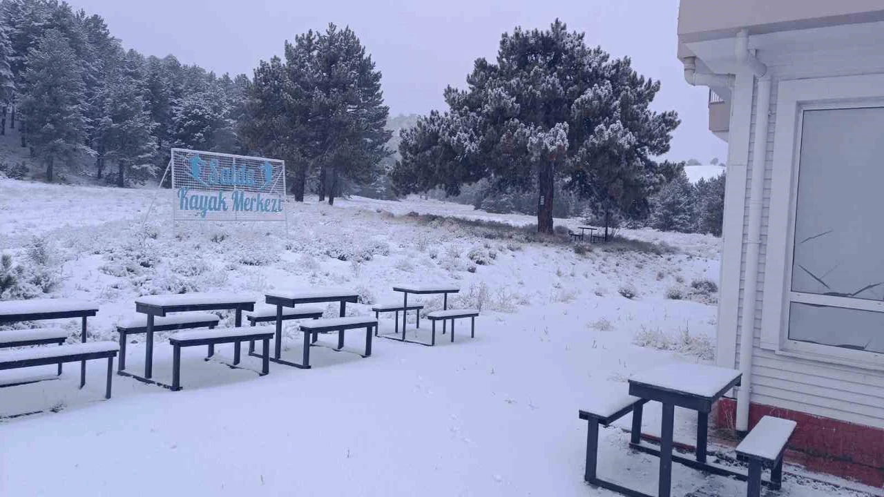 Saldaya mevsimin ilk karı yağdı