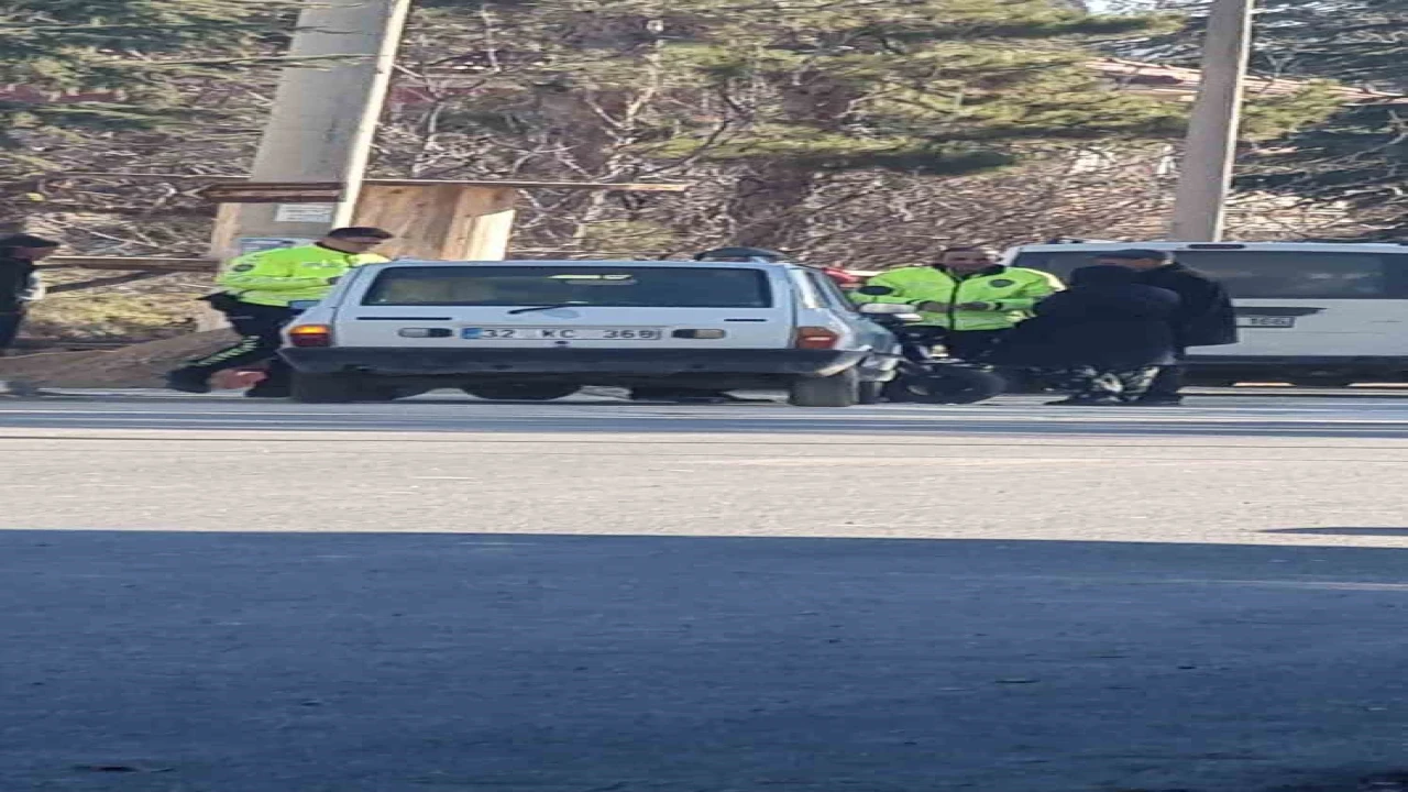 Şarkikaraağaçta elektrikli bisikletle otomobil çarpıştı, 2 kişi yaralandı