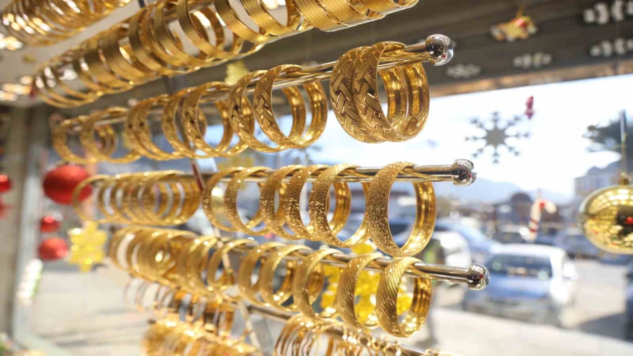 Savaşlardan ve kaostan beslenerek fiyatı yükselen altının 2026 yılında da yükselişini sürdürmesi bekleniyor