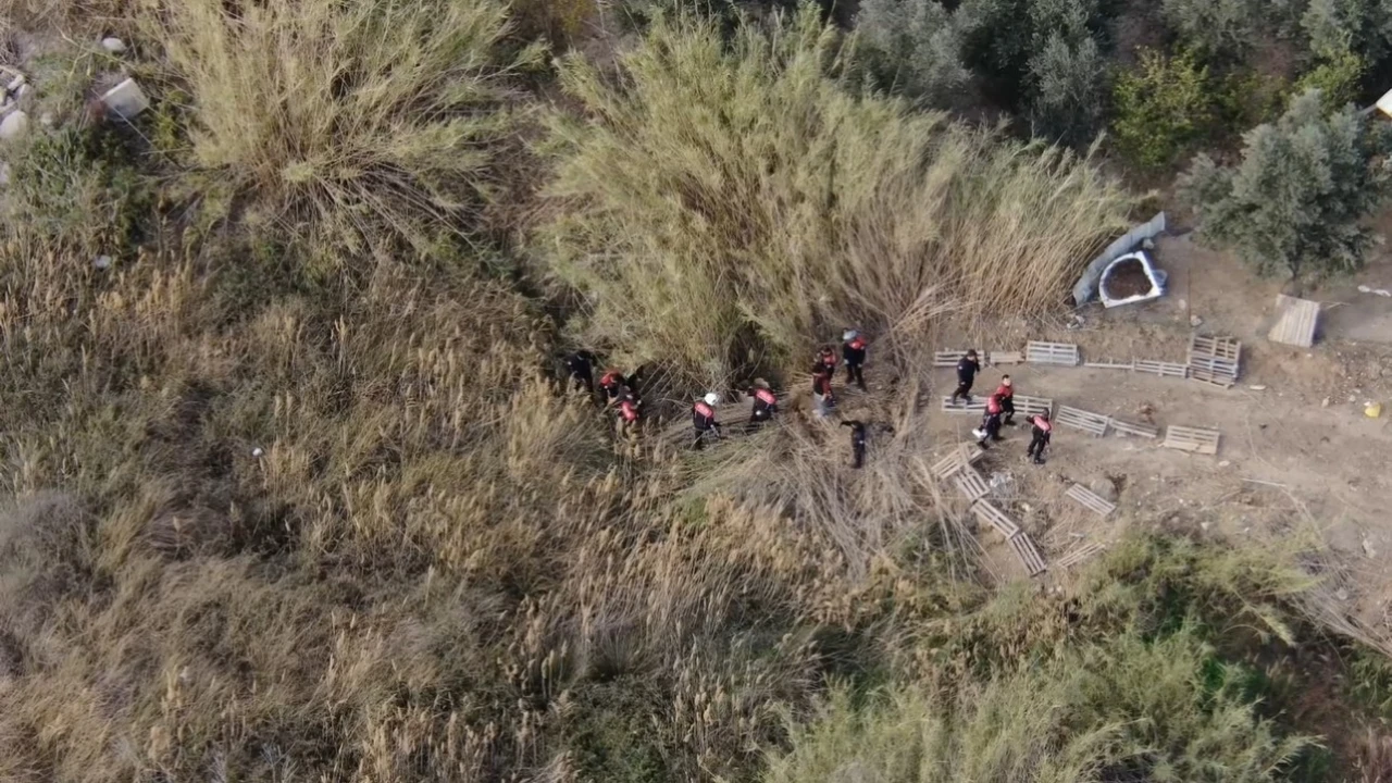 Sazlıkta gizlenen şahıs dron kamerasıyla yakalandı