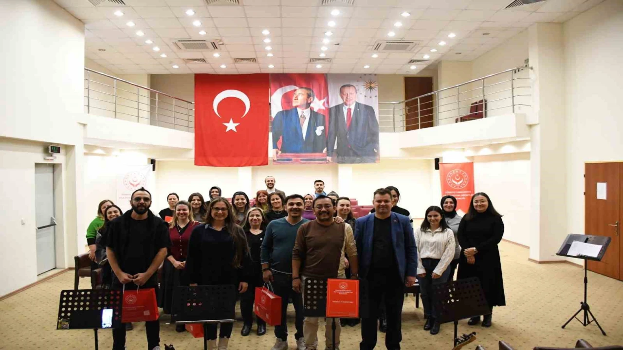 Şehit yakınları ve gaziler için Ay Yıldız korosu kuruldu