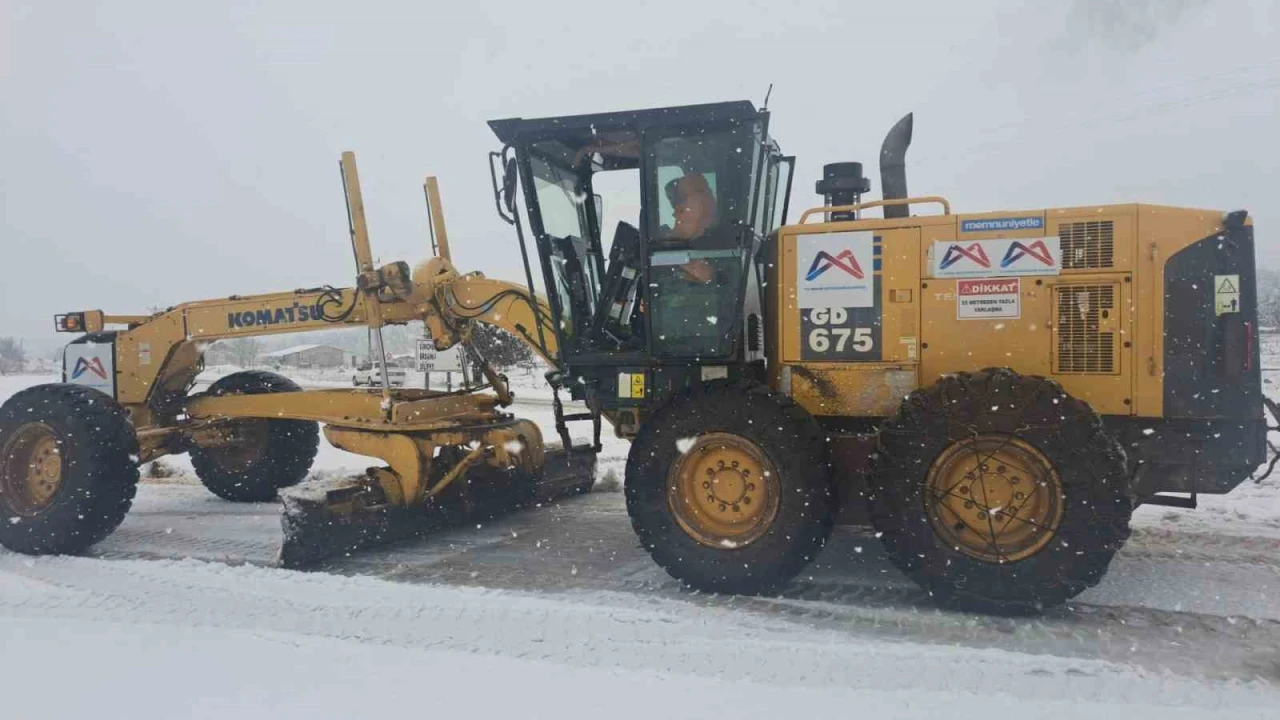 Silifkenin kırsalında karla mücadele