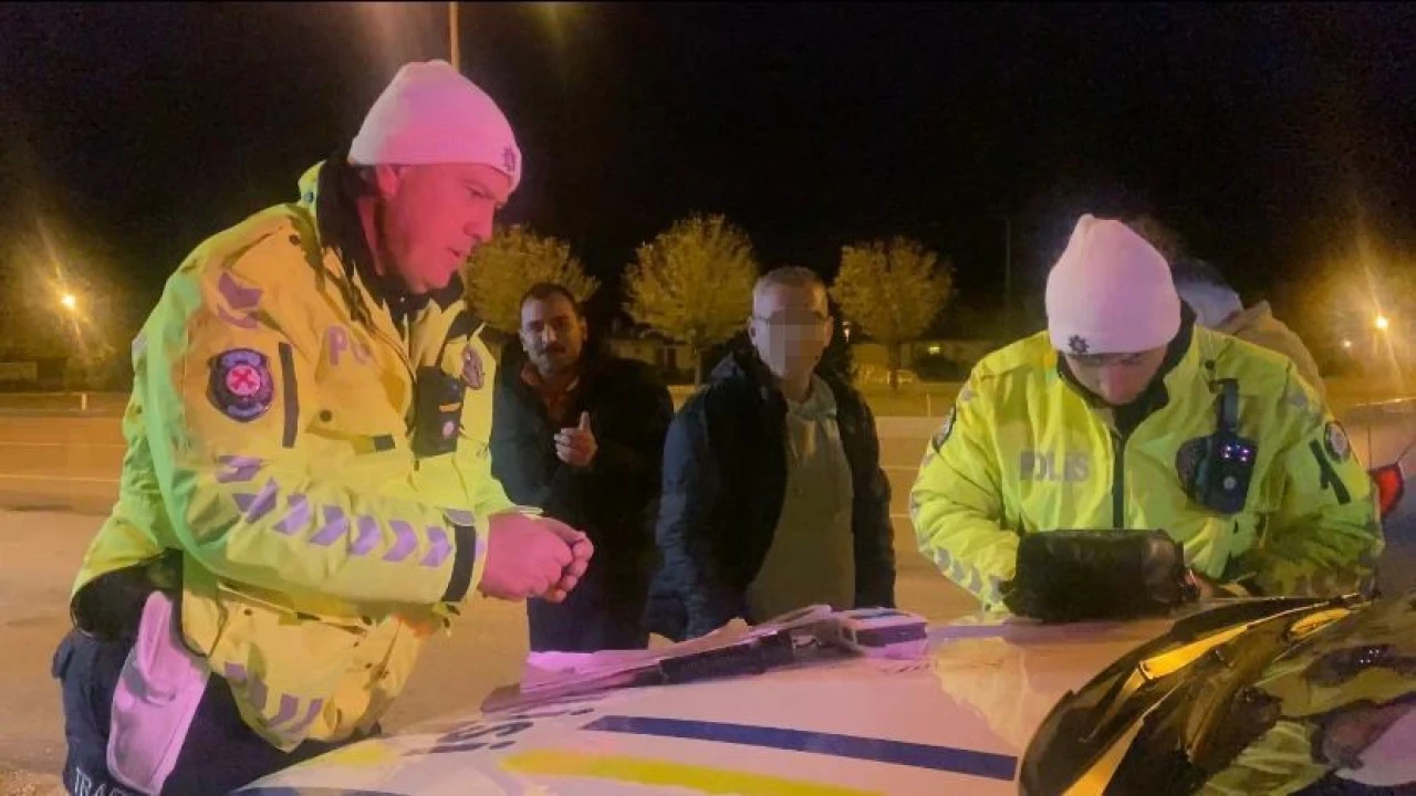 Sürücüsü alkollü çıkan otomobildeki yolcudan gazetecilere: Haberin konusu nedir