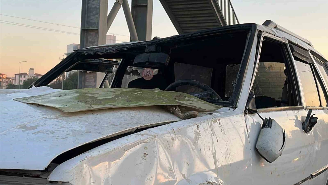 Takla atarak hurdaya dönen Tofaşın sürücüsü yaralandı