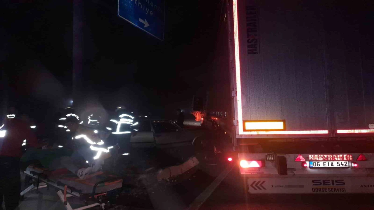 Tır ile çarpışan TOFAŞ hurdaya döndü