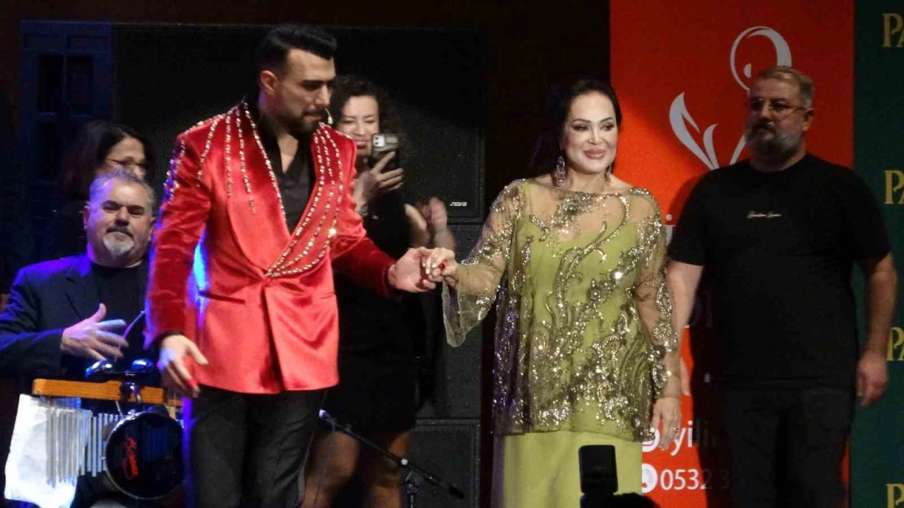 Türkan Şoray, ‘İyilik Korosu ile Mersinde sanatseverlerle buluştu