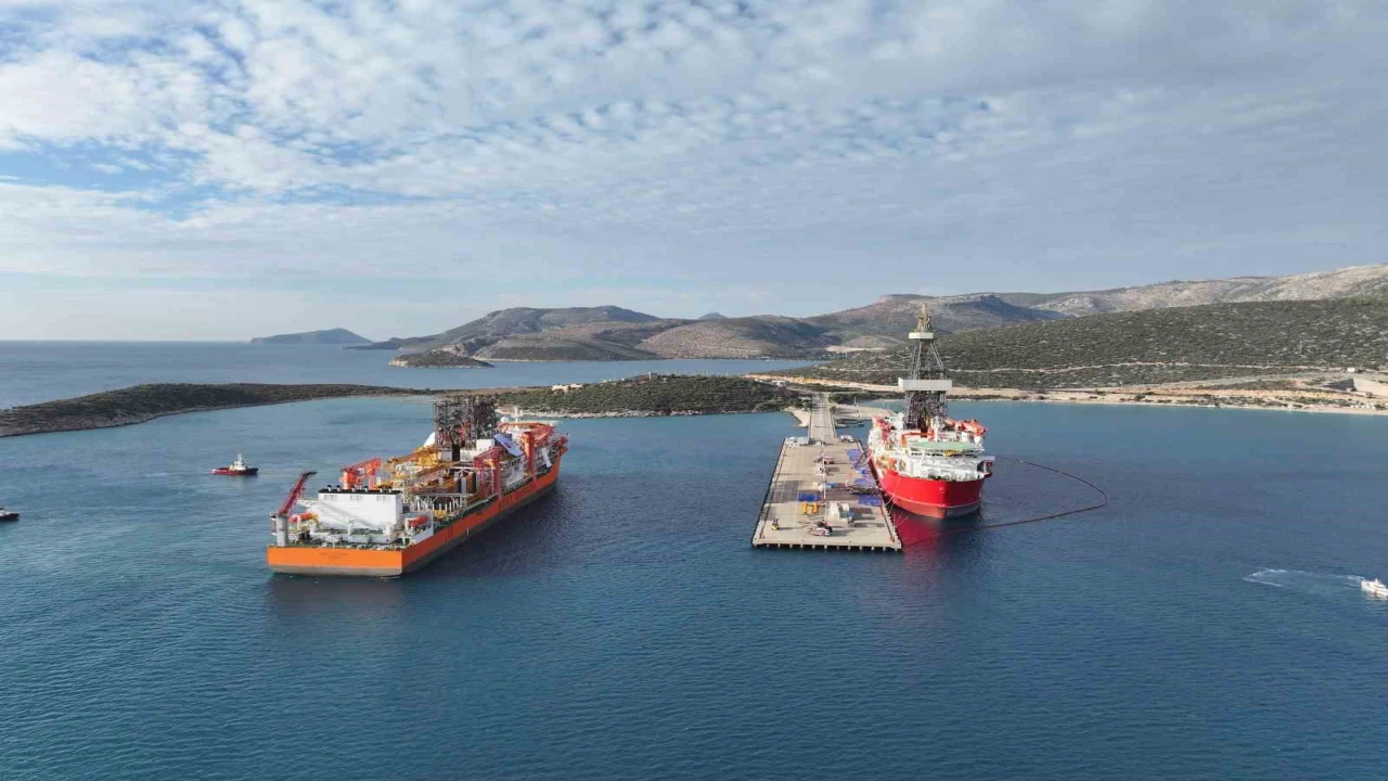 Türkiyenin 6ıncı sondaj gemisi Taşucu Limanına yanaştı