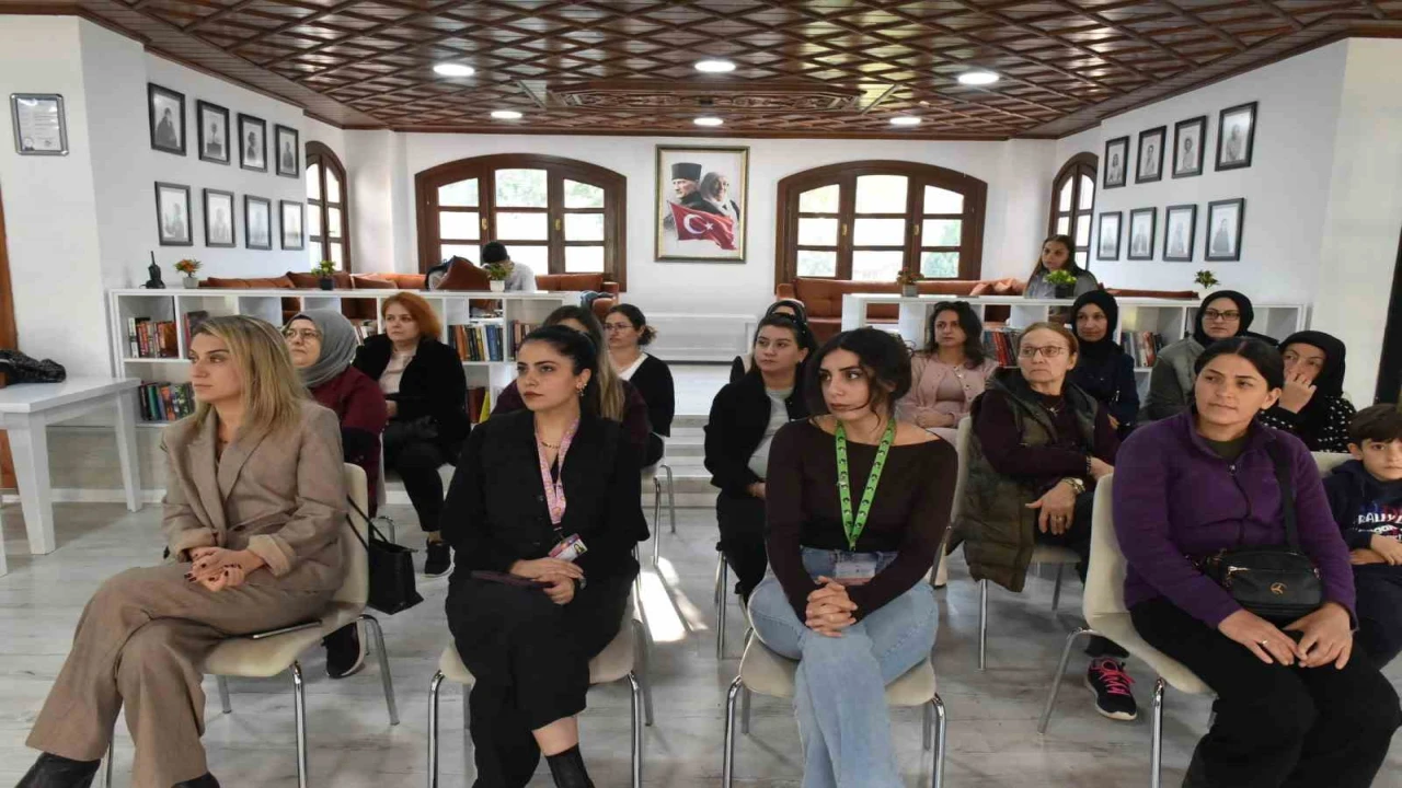 Zübeyde Hanım Kadın Eğitim ve Sosyal Tesisinde kadın sağlığı konuşuldu