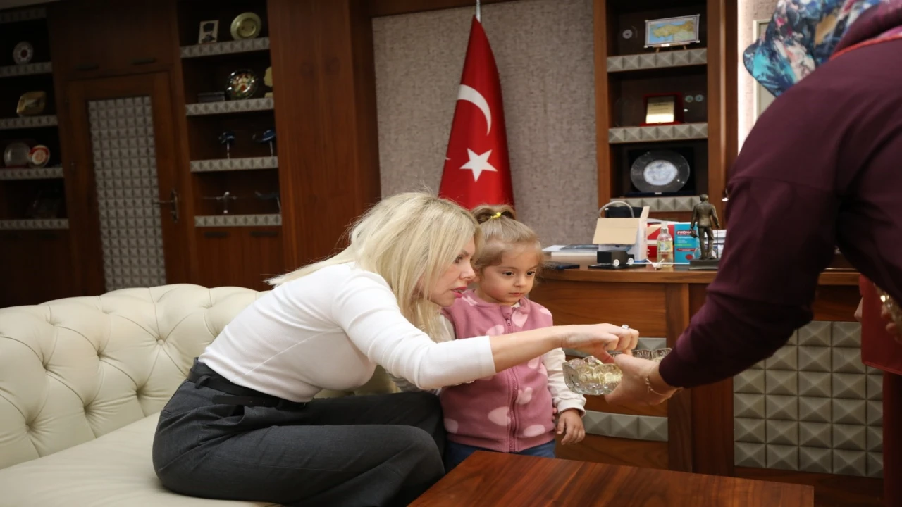 40 kişilik ekiple 8,5 saat operasyonla kadavradan rahim nakledilmişti, ismini aldığı rektörle bir araya geldi