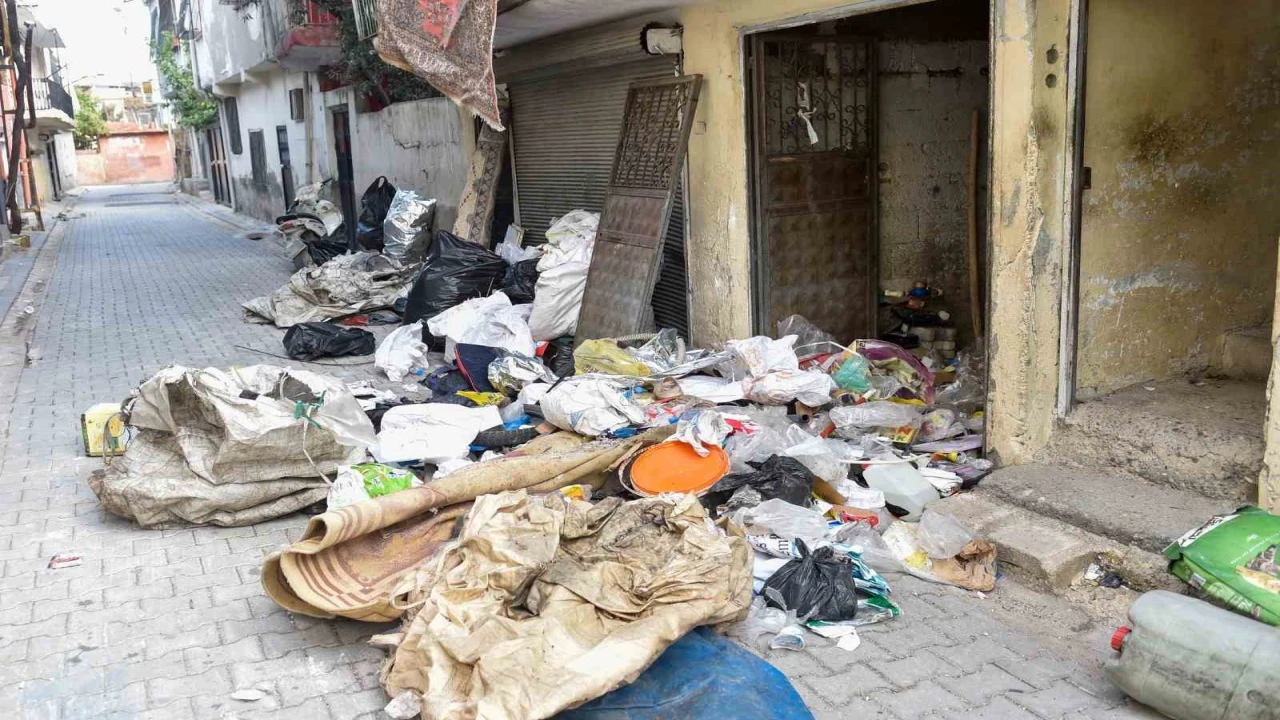 Adanada çöp ev temizlendi
