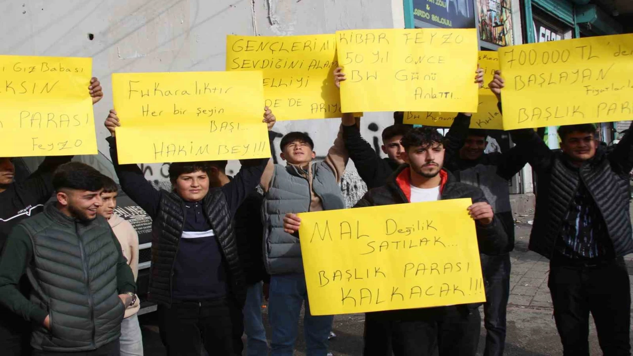 Adanada gençlerden başlık parası eylemi