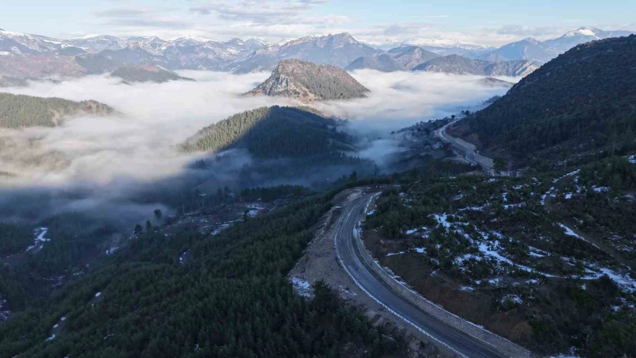 Adananın Feke ilçesinde mest eden sis manzarası
