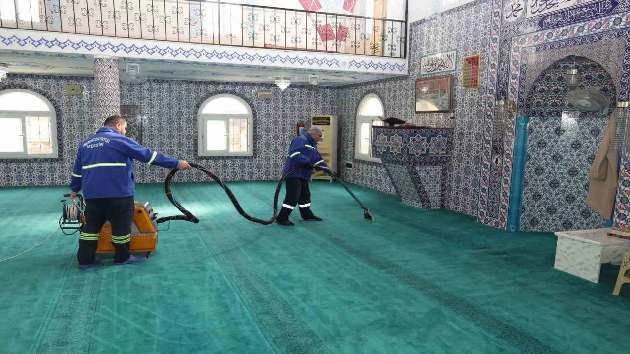 Akdenizde İbadethaneler periyodik olarak temizleniyor