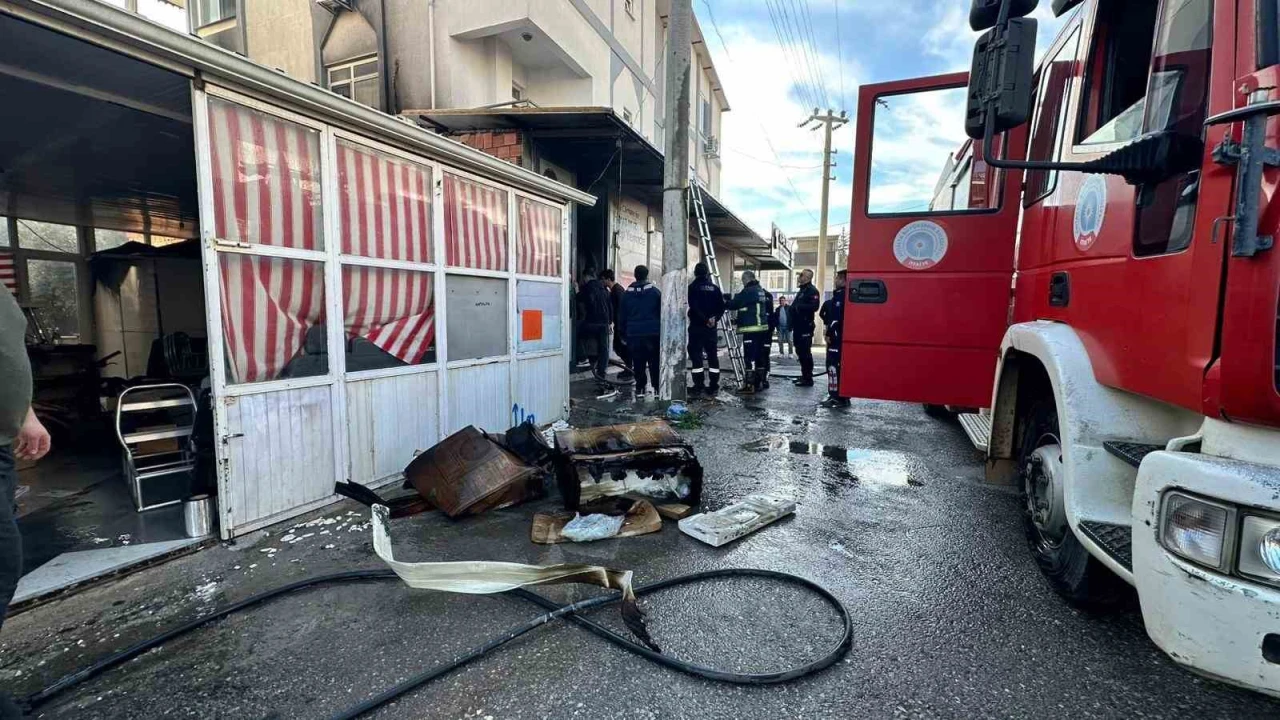 Aksuda iş yeri yangını korkuttu