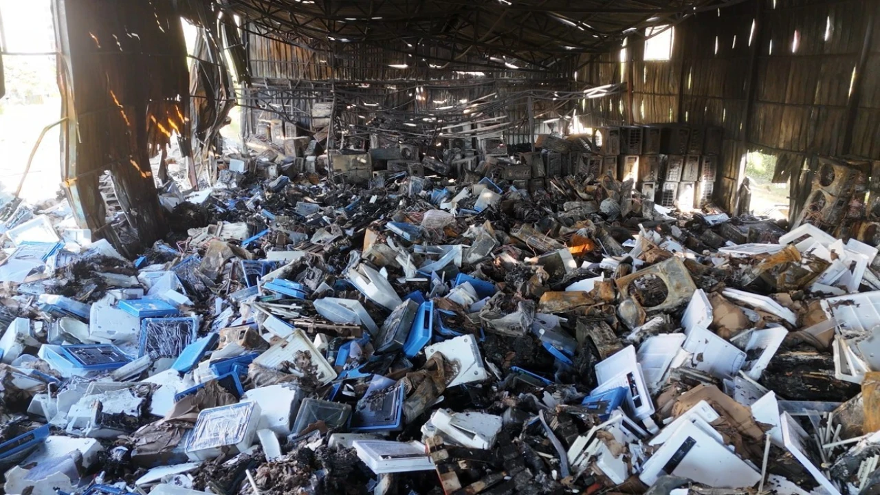 Alanyada klima deposundaki yangının boyutu gün aydınlanınca ortaya çıktı