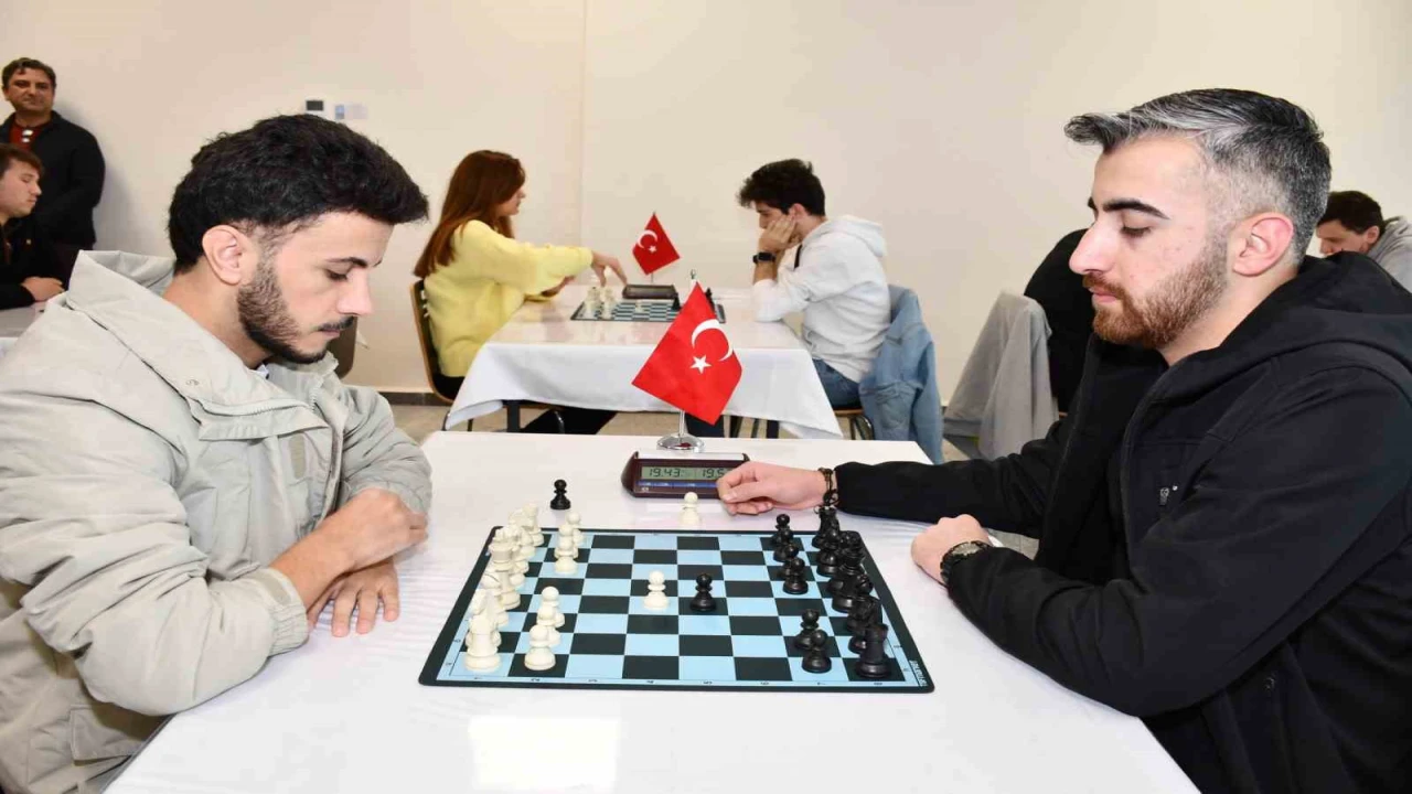 Alanyada sağlık çalışanları satranç turnuvasında bir araya geldi