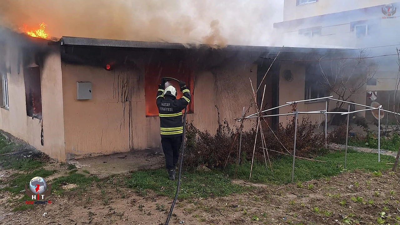 Altınözünde ev yangını