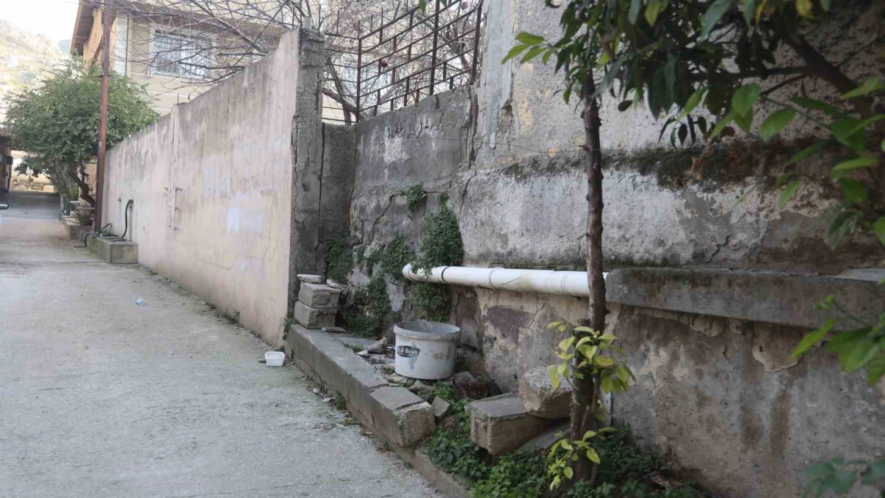 Annesinin telefon çaldırdığı çocuk devlet korumasına alındı