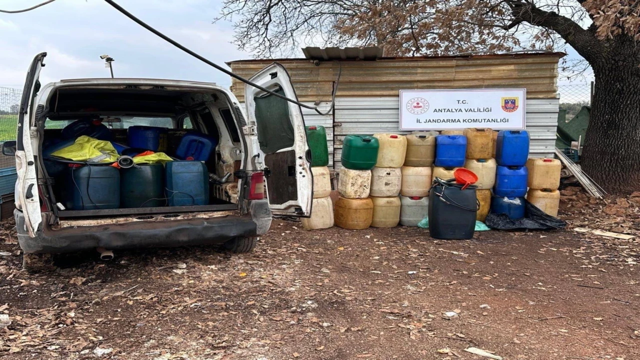 Antalyada 2 bin 350 litre kaçak akaryakıt ele geçirildi