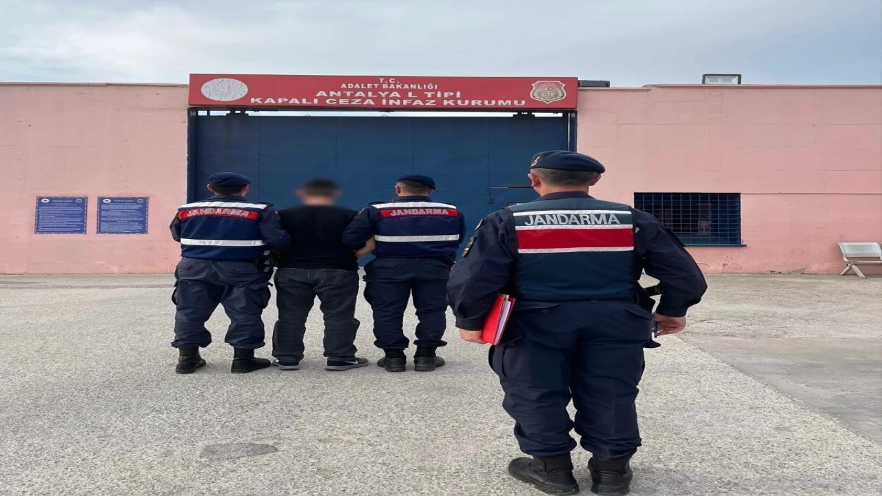 Antalyada 22 yıl hapis cezası bulunan hükümlü yakalandı