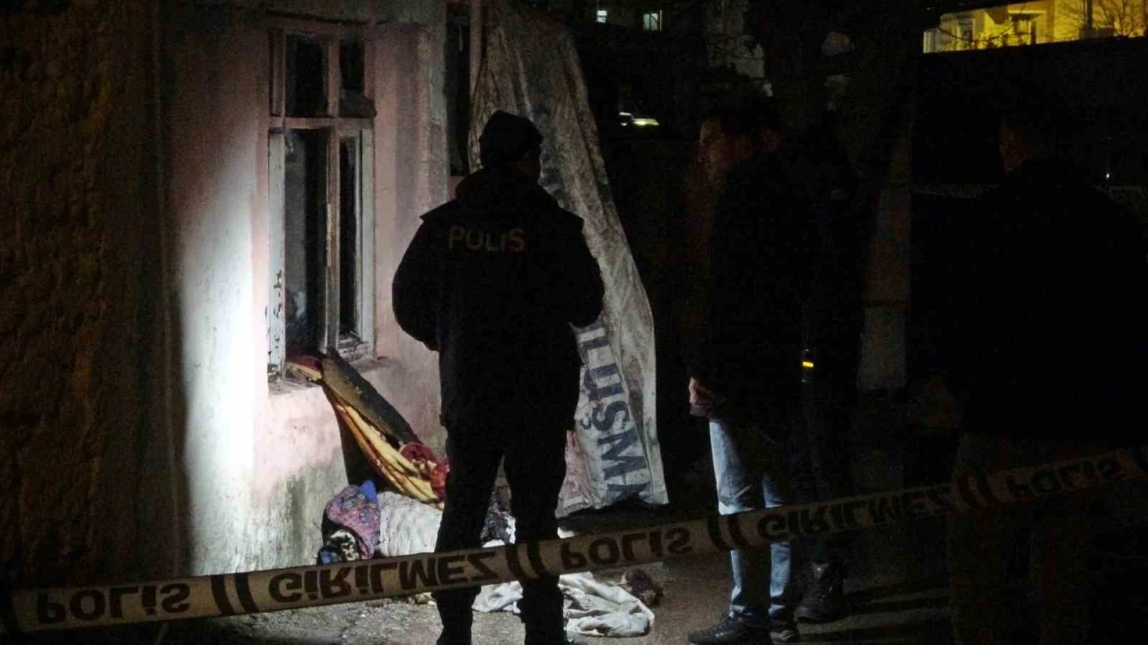 Antalyada gecekondu yangını: 1 ölü, 1 yaralı