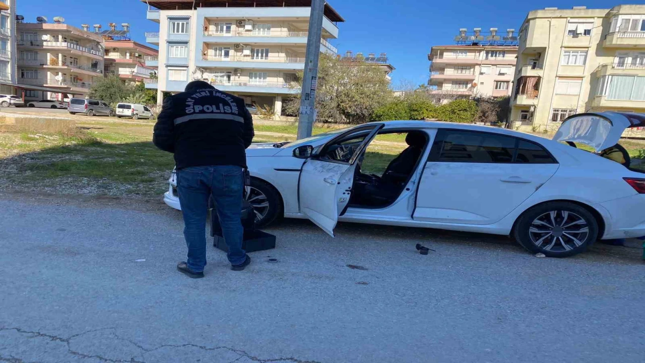 Antalyada seyir halindeki otomobile silahlı saldırı: 1 yaralı