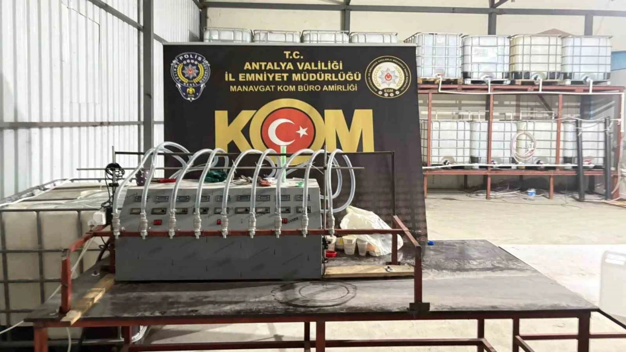 Antalyada son 1 haftada suç işleme amacıyla örgüt kurma ve kaçakçılık suçlarından 14 kişi tutuklandı