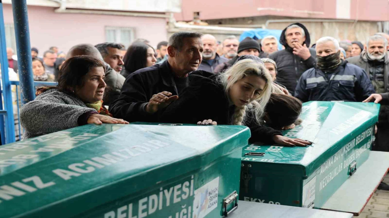 Babalarının öldürdüğü kardeşler yan yana toprağa verildi